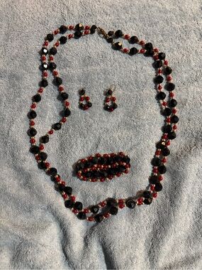 Elegant Black and Red Beaded Necklace Set with Bracelet & Earrings